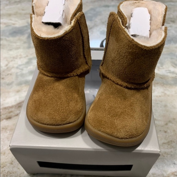 UGGS - Picture 7 of 9